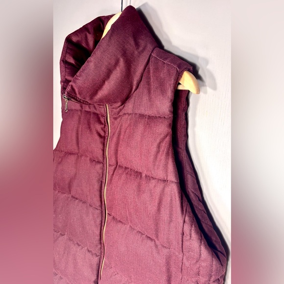 OLD NAVY Maroon Quilted Vest - Picture 4 of 6
